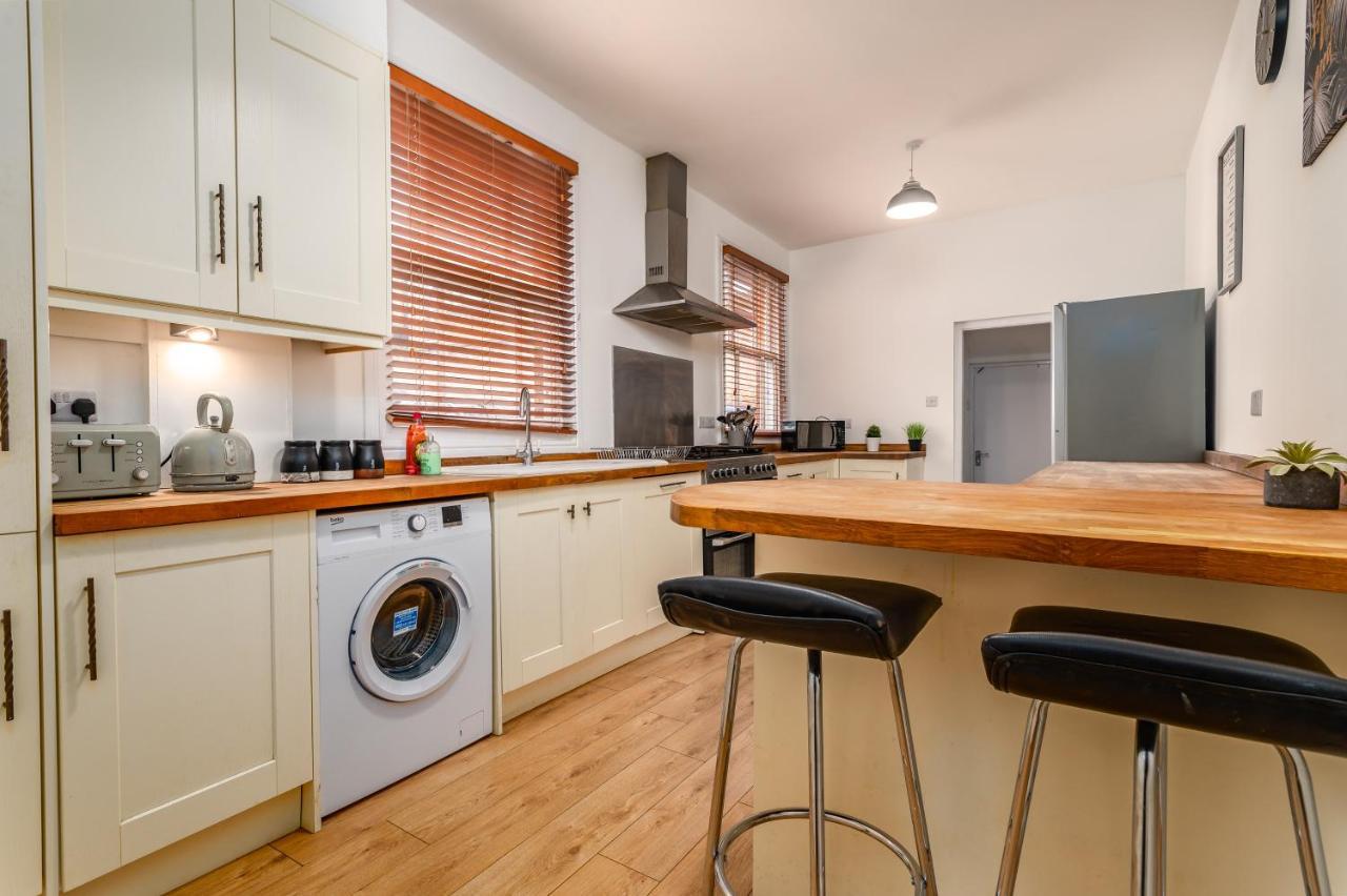 Spacious Contractor House For Large Groups - Private Parking ノーザンプトン エクステリア 写真