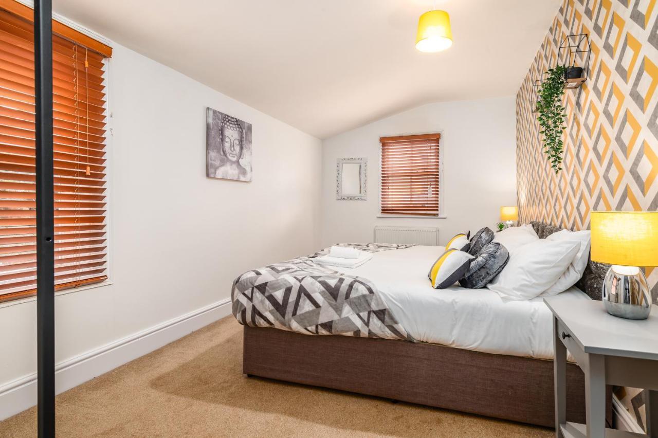 Spacious Contractor House For Large Groups - Private Parking ノーザンプトン エクステリア 写真